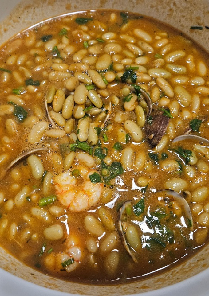 Una foto de Verdinas con almejas y gambas