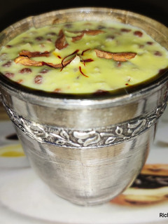 केसर बादाम शेक (Kesar Badam shake recipe in Hindi) रेसिपी मुख्य फोटो