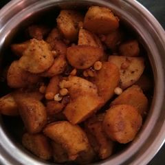 A picture of Cheppankizhangu / Arbi Varuval / Taro root.