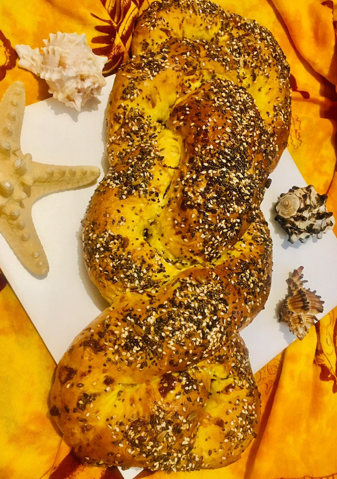 Una foto de PAN 🥖🥖TRENZADO 🥨🥨 4 QUESOS 🧀🧀Y MOSTAZA CON MIX DE SEMILLAS🥖🧀🥨