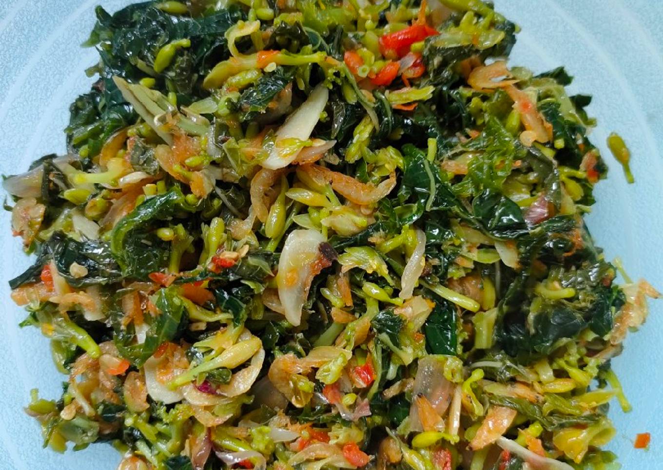 Bagaimana Membuat Tumis daun dan bunga pepaya, Lezat