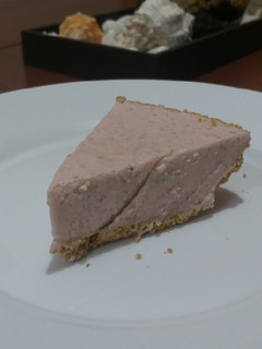 Una foto de Pay de fresa helado 🍰🍓