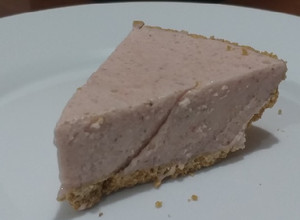 Una foto de Pay de fresa helado 🍰🍓