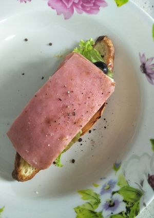 A picture of Sweet Ham n Cheese Croissant.