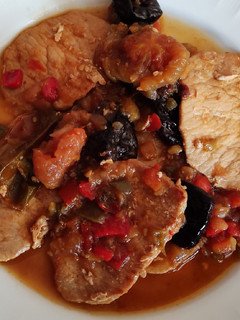 Una foto de Lomo en salsa