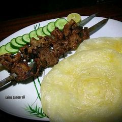 A picture of Behari kabab with puri.