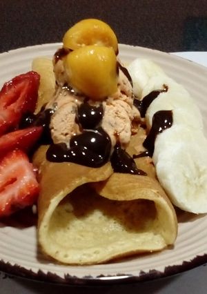 Una foto de Panqueque frutado con helado