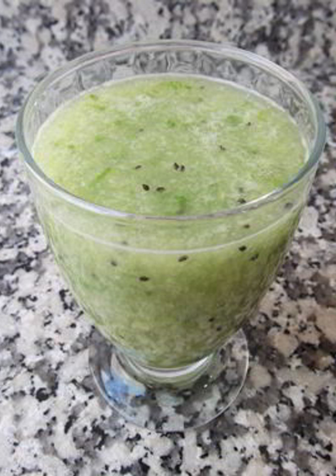 Una foto de Batido verde de pera, kiwi y lechuga