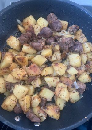 Une photo de Pomme de terre sautée viande