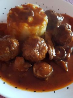 Una foto de Albóndigas con boletus