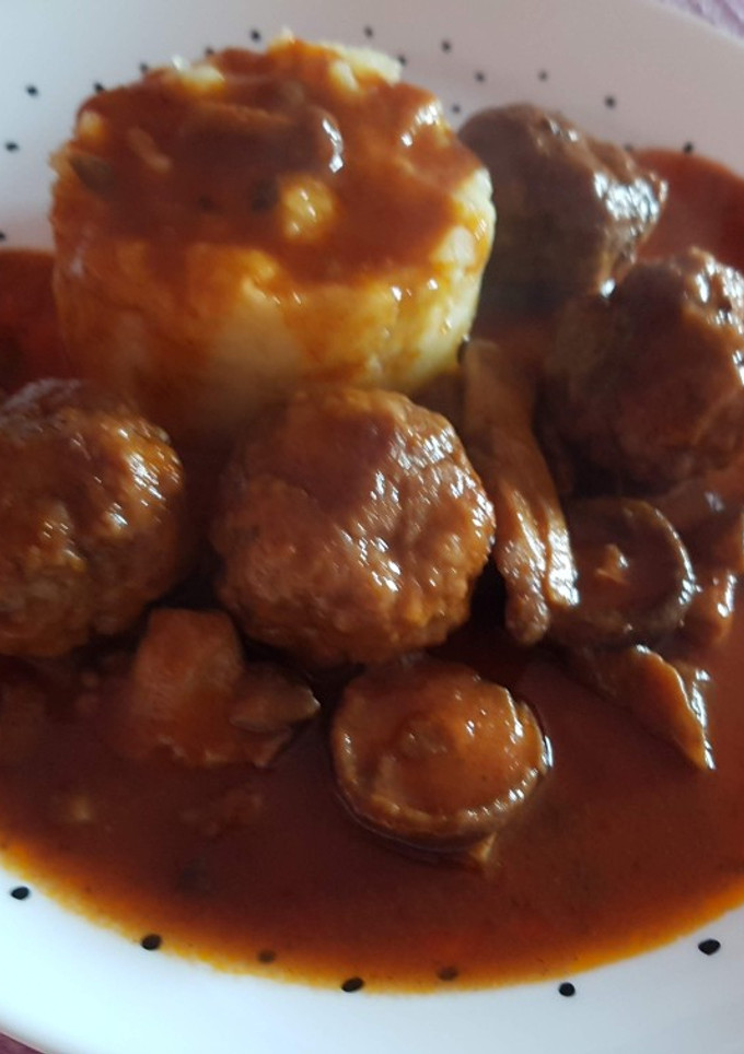 Una foto de Albóndigas con boletus