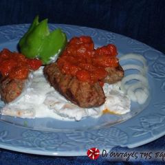 A picture of Politiko yiaourtlou kebab.