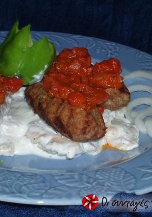 A picture of Politiko yiaourtlou kebab.