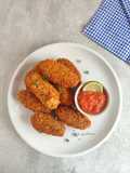 Oncom fingers salsa tomat