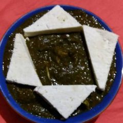 A picture of Palak paneer.