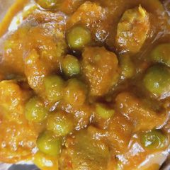 A picture of Mini soya chunks with peas.