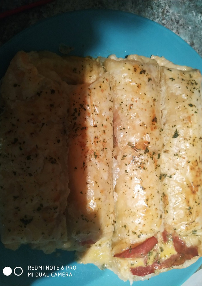 Una foto de Hojaldre relleno de queso y bacon