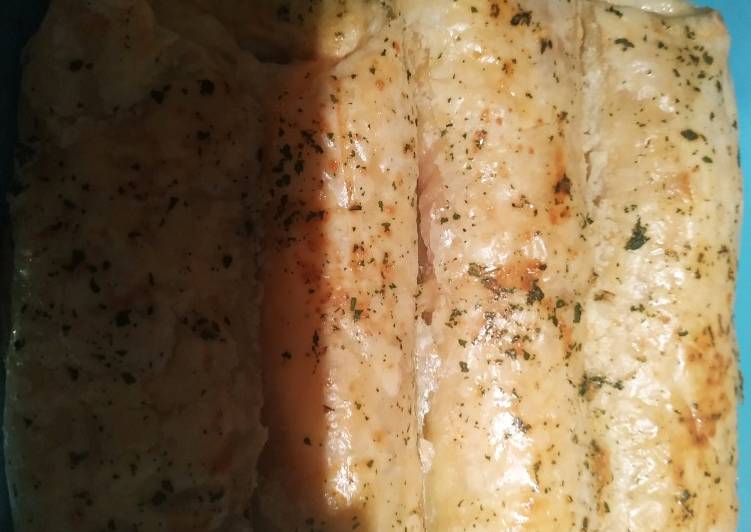 Hojaldre relleno de queso y beicon