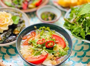 Hình của món Canh Chua Giá Đỗ Nấm Kim Châm.