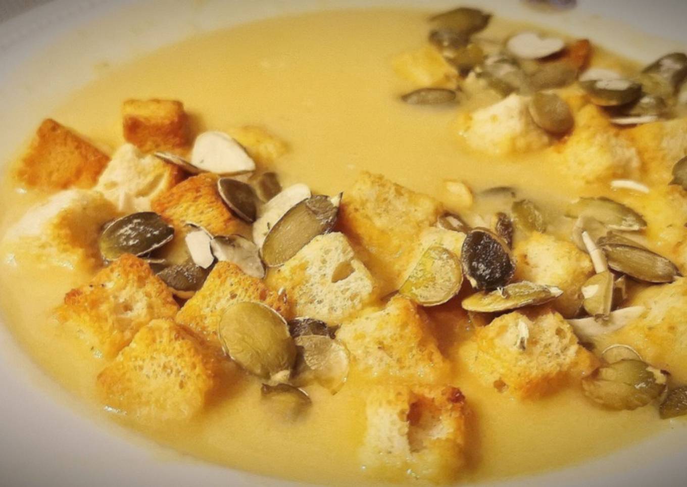 Crema de Calabaza con sus pipas y croûtons