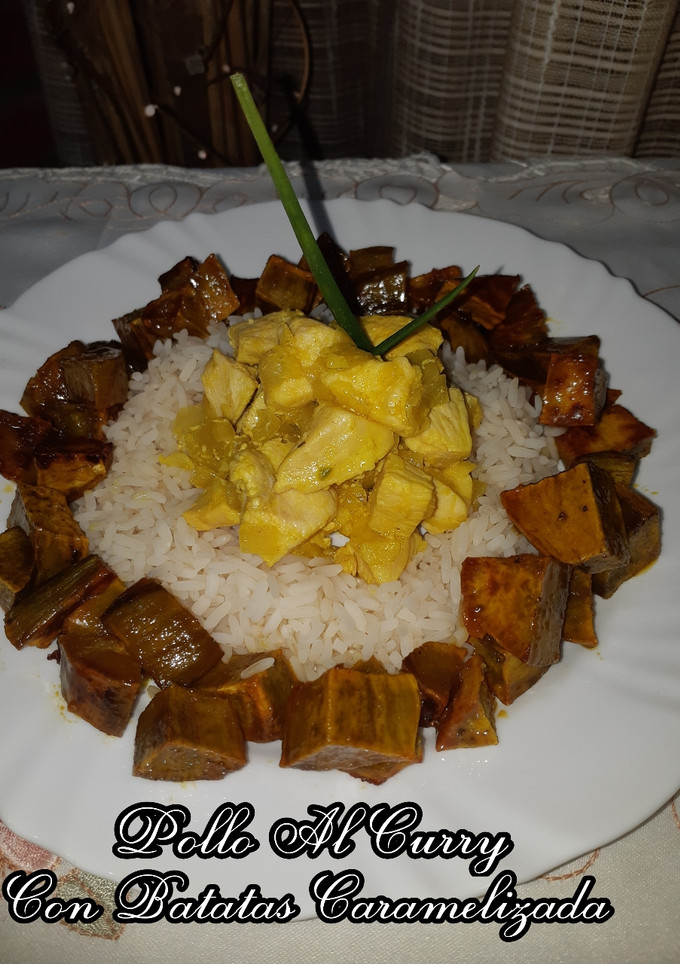 Una foto de Increíble Pollo al Curry con Batatas Caramelizada