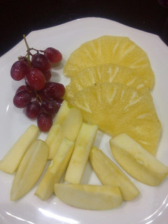 A picture of Assorted fruits plater.