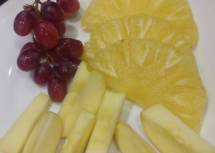 Assorted fruits plater