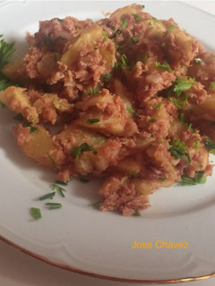 Una foto de Revuelto de carne con papas