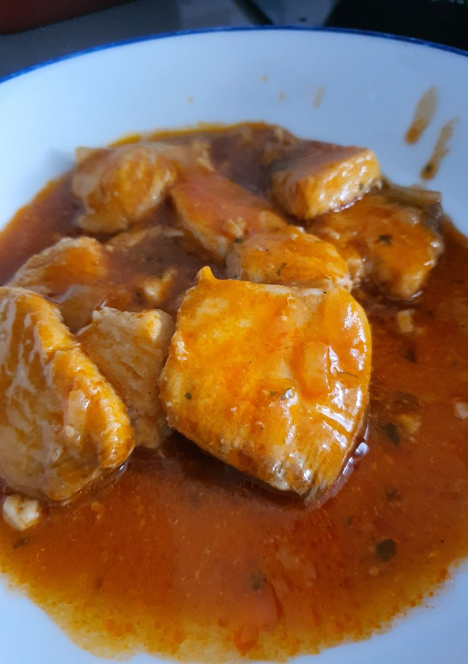 Una foto de Tintorera en salsa de tomate