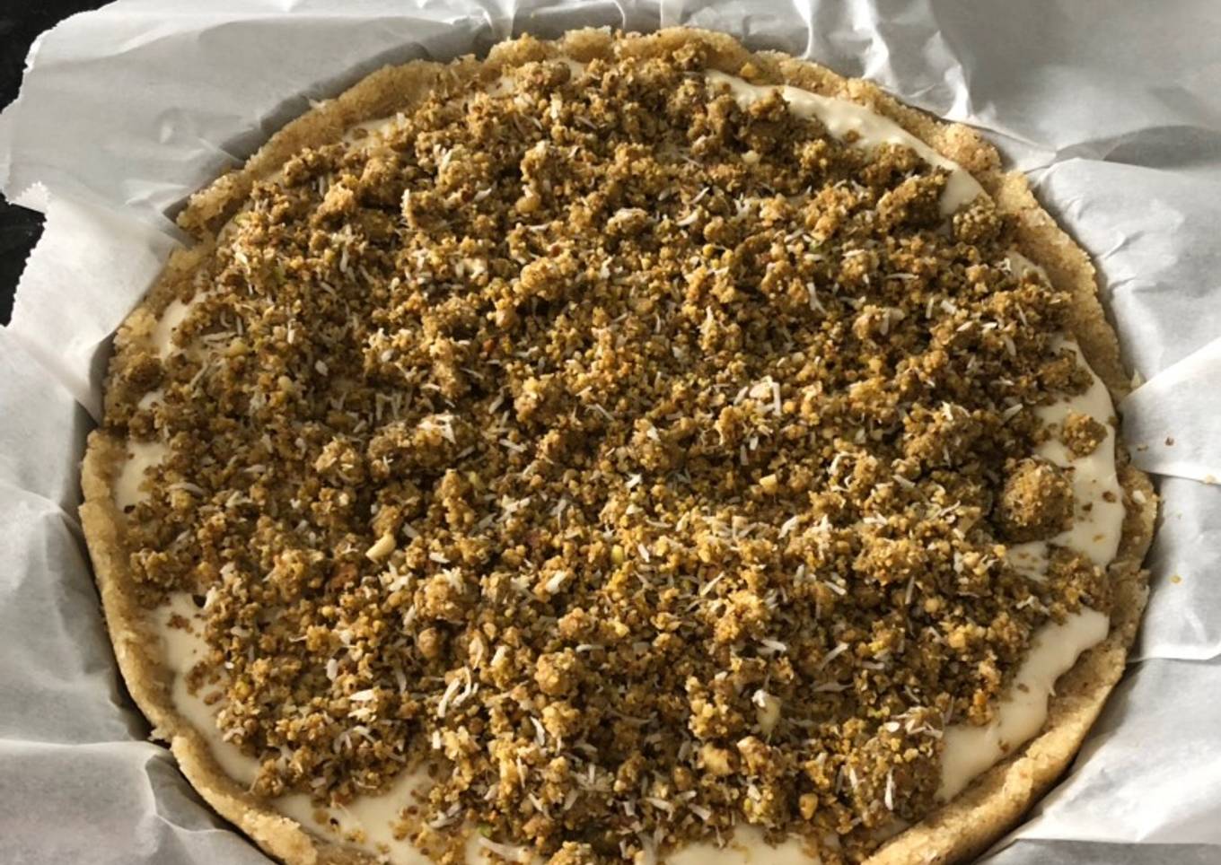 Madlogh with fresh cream cottage cheese and nuts (مدلوقه بالقشطة والمكسرات)