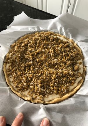 A picture of Madlogh with fresh cream cottage cheese and nuts (مدلوقه بالقشطة والمكسرات).