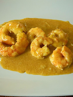 Una foto de Langostinos, curry rojo y mantequilla de cacahuete