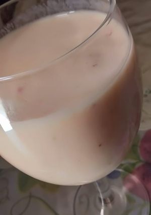 A picture of Mango & Strawberry Smoothie.