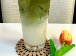 Hình của món Sữa đậu nành trà xanh / Matcha soy milk.
