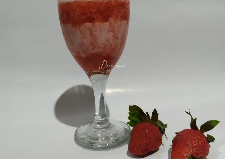 Langkah Mudah untuk Menyiapkan Strowberry Milk Juice, Enak