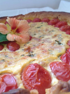 蕃茄鮪魚鹹派Tarte au thon 的食譜成品照片