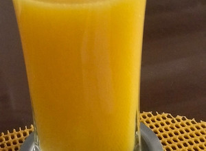 Una foto de Jugo fusión de tomate de árbol y mango