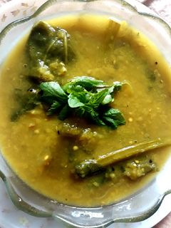 লাউ ডাঁটার মটর ডাল (lau datar matar dal recipe in Bengali) রেসিপির প্রধান ছবি