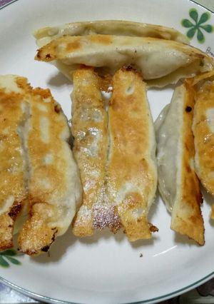 A picture of Potstickers.