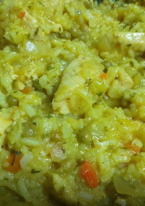 Una foto de Arroz amarillo con pollo