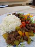 رز أبيض ومانغوليان بيف بالخضار
