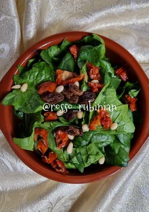 Foto di Insalata di spinaci freschi