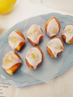 鬆餅機「迷你檸檬糖霜蛋糕」濕潤酸甜滋味♡ 的食譜成品照片