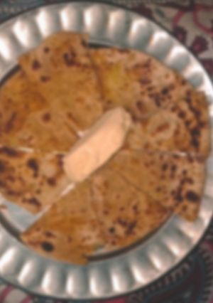 आलू का पराठा (aloo ka paratha recipe in Hindi) रेसिपी मुख्य फोटो