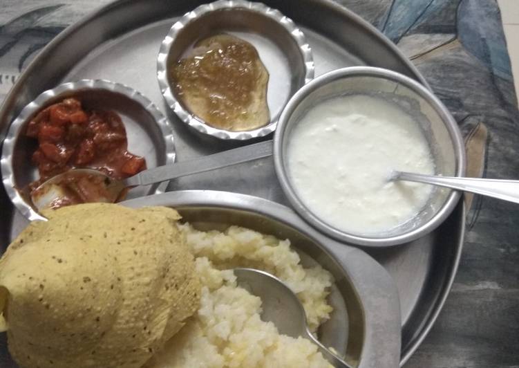 Recipe: Appetizing Khichdi platter khichdi ke char ya Ghee Papad Dahi Achar