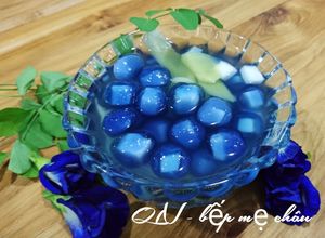 Hình của món Chè bột lọc bọc dừa màu hoa đậu biếc.