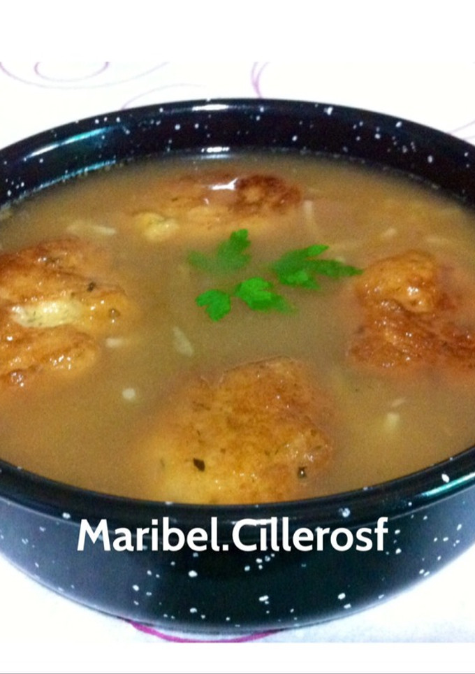 Una foto de Sopa de rellenos con fideos