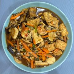 Tofu with mix mushroom pot A picture of Tofu with mix mushroom pot.