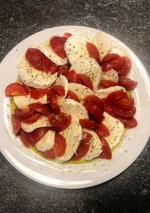 Mozzarella saláta recept fotója