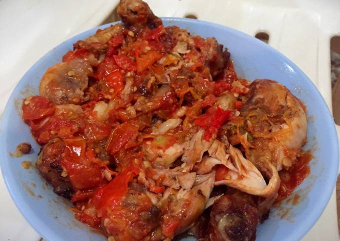 Ayam geprek cabe merah